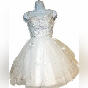 Elizabeth K by gls Formal white Mini dress with Sweet Heart Neckline XS